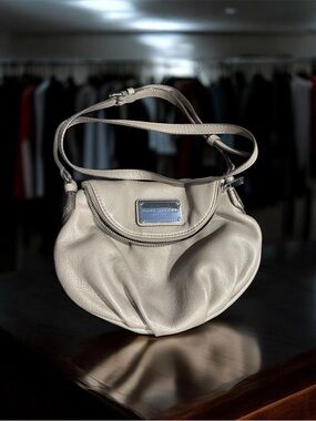 Marc Jacobs Pebbled Leather Shoulder Bag in Taupe